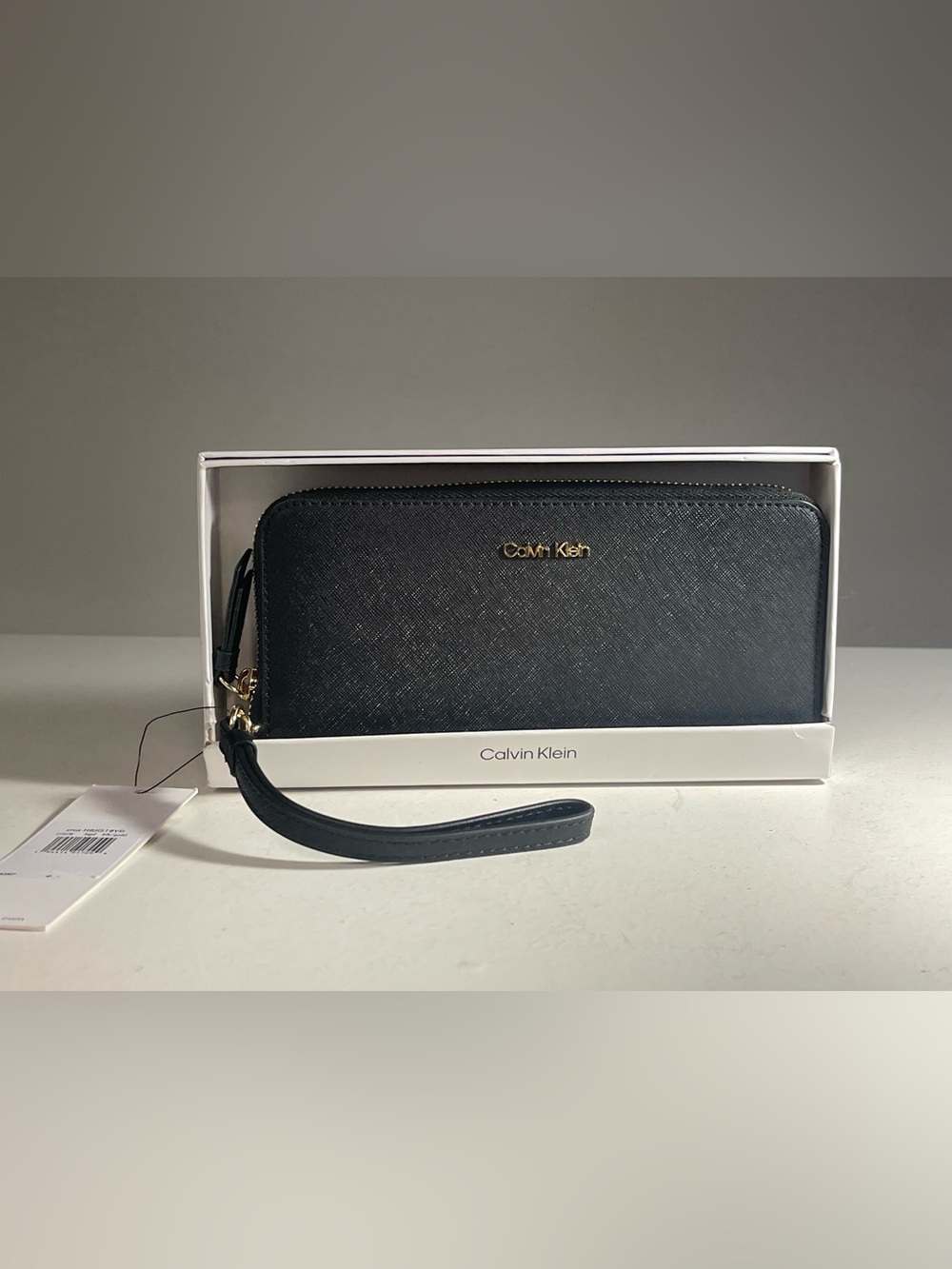 NWT Calvin Klein Saffiano Leather Zip Around Wallet Wristlet Black Gold Boxed - Picture 1 of 6
